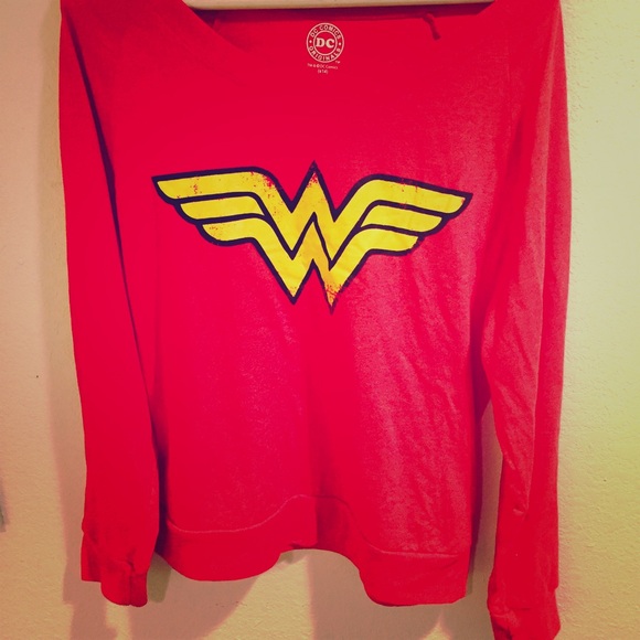 DC Comics Wonder Woman Shirt Medium (Juniors Size)