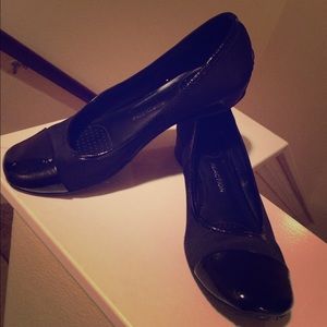 Kenneth Cole Reaction black flats!