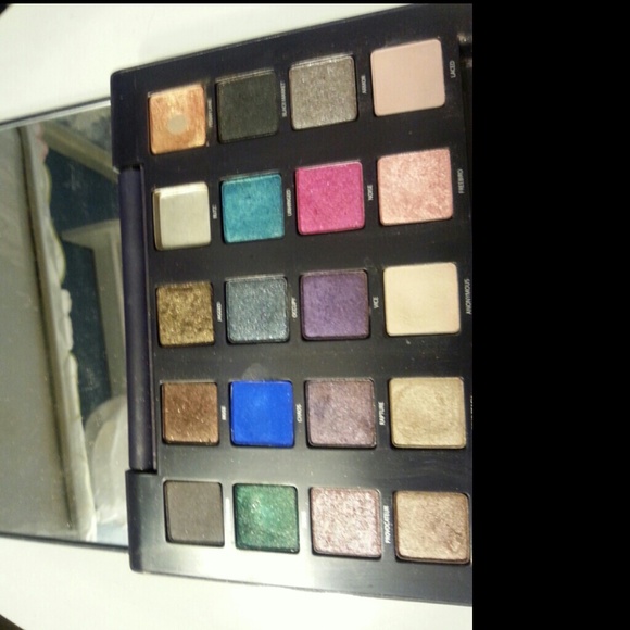 Urban Decay Vice Palette - Picture 2 of 3