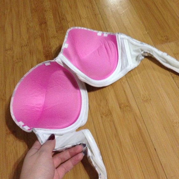 Pink bra - Picture 2 of 3