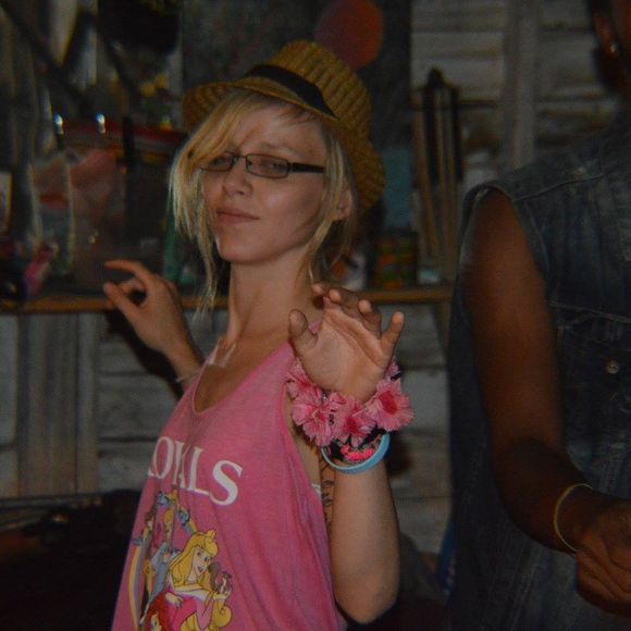 Meet your Posher, Roxanne - Picture 1 of 1