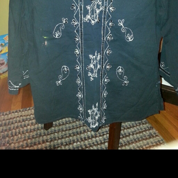 Tunic Style embroidered shirt - Picture 2 of 2