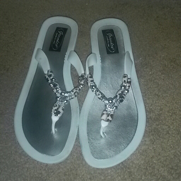 White fip flops