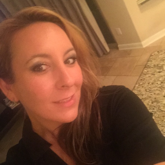 Welcome to my closet! - Picture 4 of 6