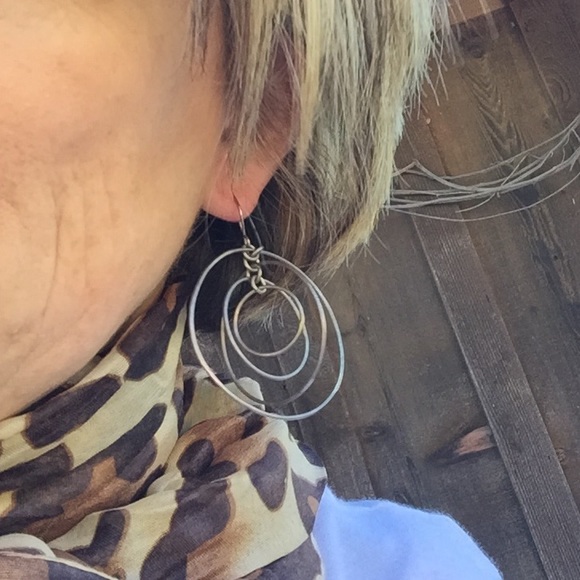 Silver tone circle pierced earrings