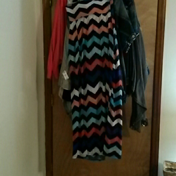 A long chevron maxi skirt with two slits in front - Picture 4 of 4