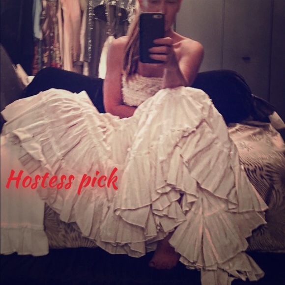 Poor little rich girl Dresses & Skirts - Oh so feminine, Strapless Dress