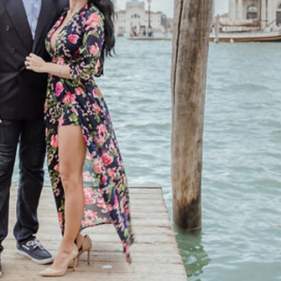 Floral Romper- ❌❌SOLD❌❌ - Picture 2 of 3