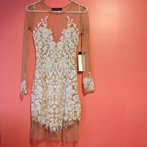 SOLD 💋 - Picture 2 of 3