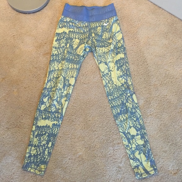 Nike Pro leggings: GREAT condition