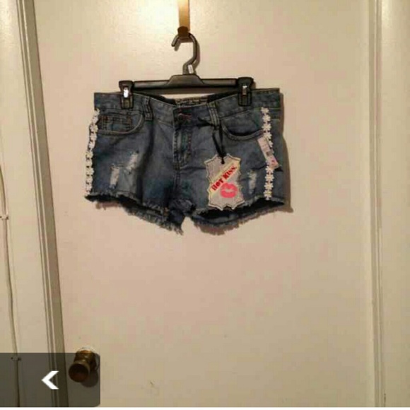 New daisy denim shorts size 11