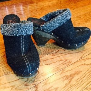 BIG BUDDHA CLOGS SIZE 6M