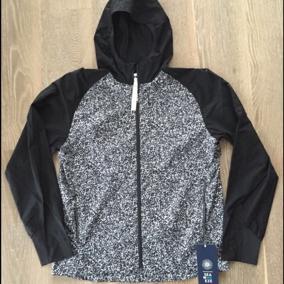 lululemon athletica Other - NWT mens Lululemon Seawheeze pack it jacket sz M