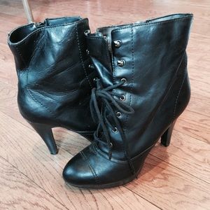 FIONI BLACK BOOTS SIZE 6.5
