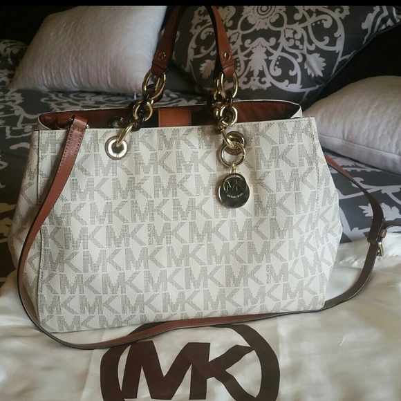 Michael Kors Mk Cynthia Signature Logo Tote Brown - Picture 2 of 4