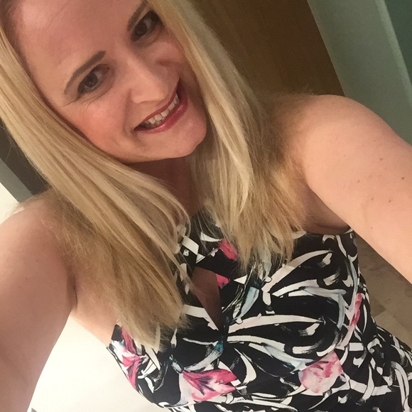 Meet your Posher, Melissa - Picture 2 of 2