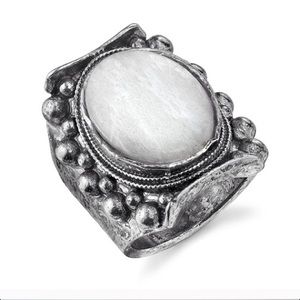 Low luv silver moonstone ring