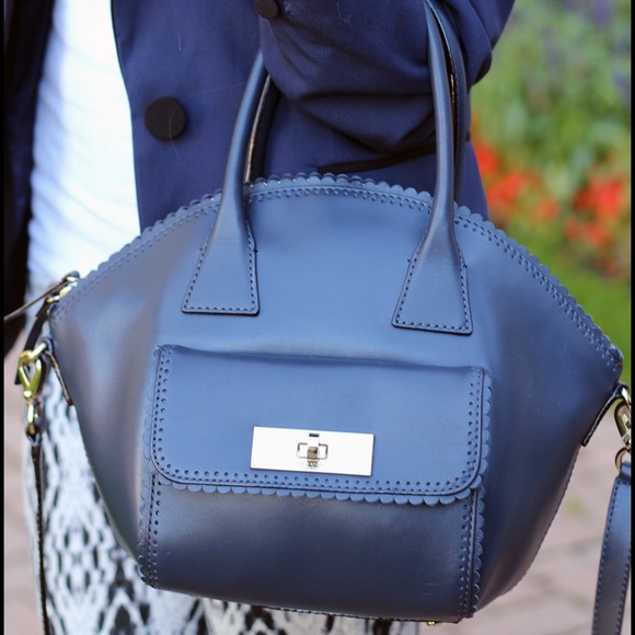 PM Host pick! Kate Spade Navy Scallop Purse