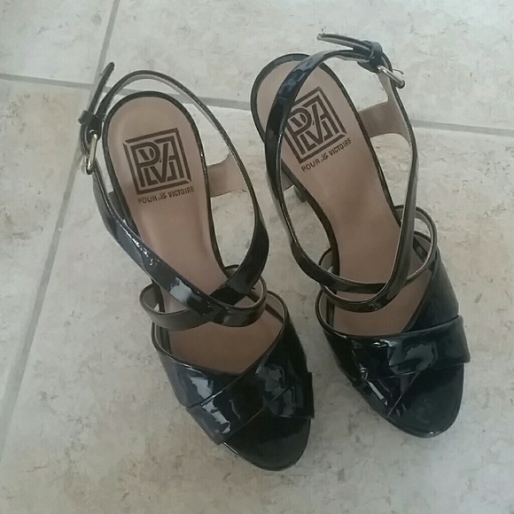 **SOLD** Pour le Victoire Sandals Size 8.5 - Picture 1 of 3
