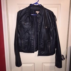 BLACK LEATHER JACKET