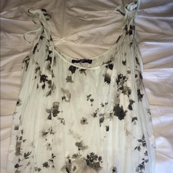 Brandy Melville tied shoulder tank top