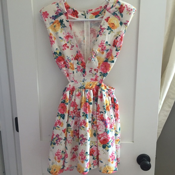 Mustard Seed Dresses & Skirts - Floral cut out sun dress