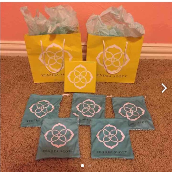 ❌sold❌ Kendra Scott Gift and Dust bags!