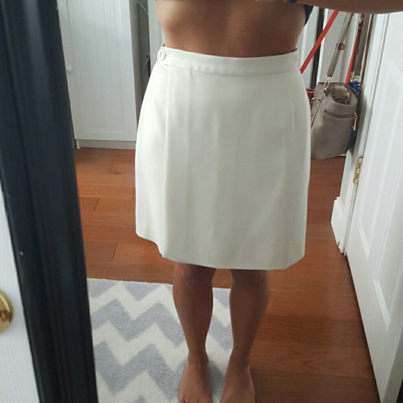 ✨Like new✨Light cream / off-white dress skirt - Picture 2 of 2