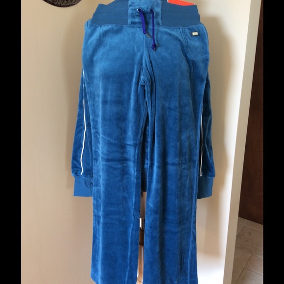 ⬇️REDUCED⬇️Nike velour sweatpants - Picture 2 of 3