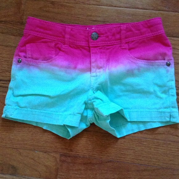 Red camel shorts
