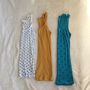 💘 3 Aeropostale Tanks Bundle - Large