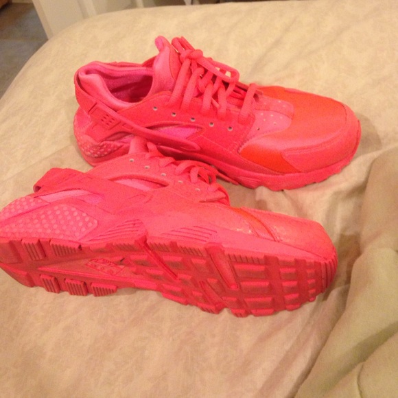 Nike Shoes - Huaraches Size 8WOMENS