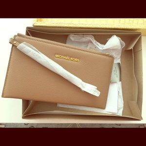 NEW Michael Kors Large Leather Zip Wristlet