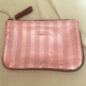 Vs makeup or change bag👛👛