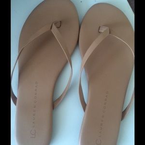 LC Lauren Conrad Tan Flip Flops 🌷