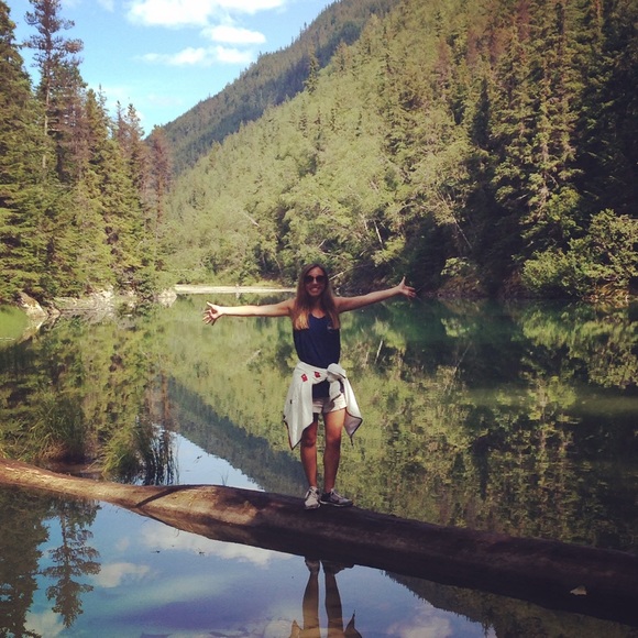 Meet your Posher, Madison - Picture 1 of 1