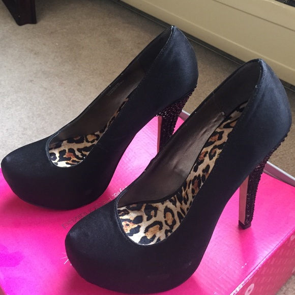 Shoe Dazzle Shoes - Black heels