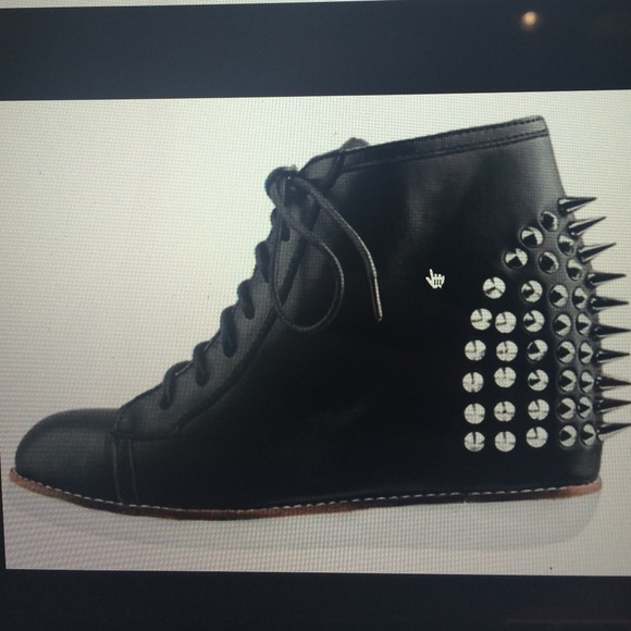 Black edea spoke sneaker