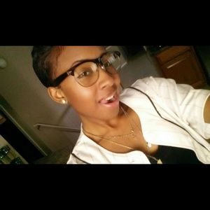 Meet your Posher, Amyra