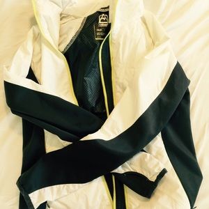 Light weight athletic jacket