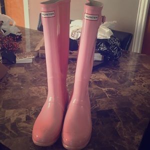 Light pink hunter boots size 8