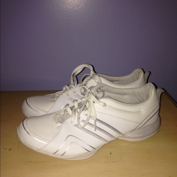Cheer shoes