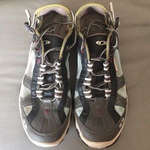 Salomon contagrip size 7 shoes