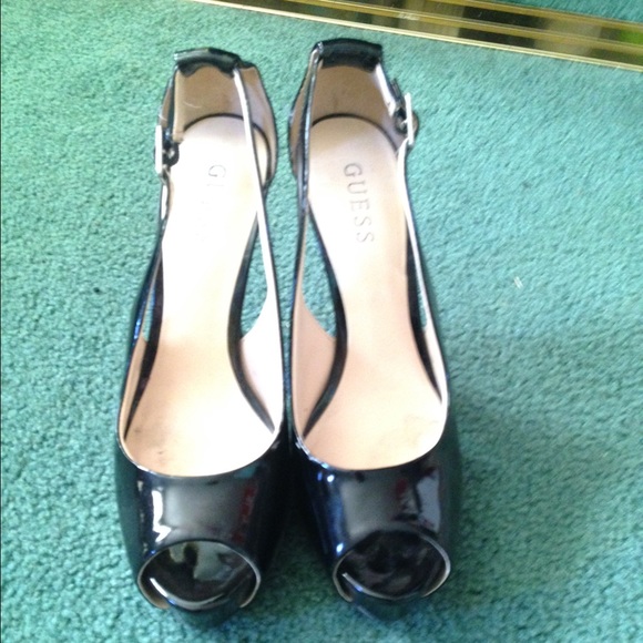 Guess pardoned leather black heels
