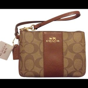NEW Coach wristlet zip in signature