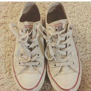Whitw low top converse