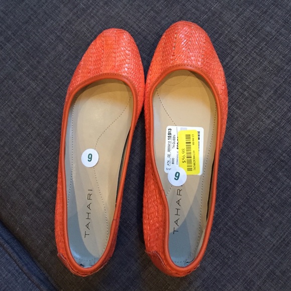 Tahari Orange basket weave flats