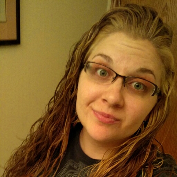 Meet your Posher, Dana (a.k.a. DB) - Picture 4 of 4