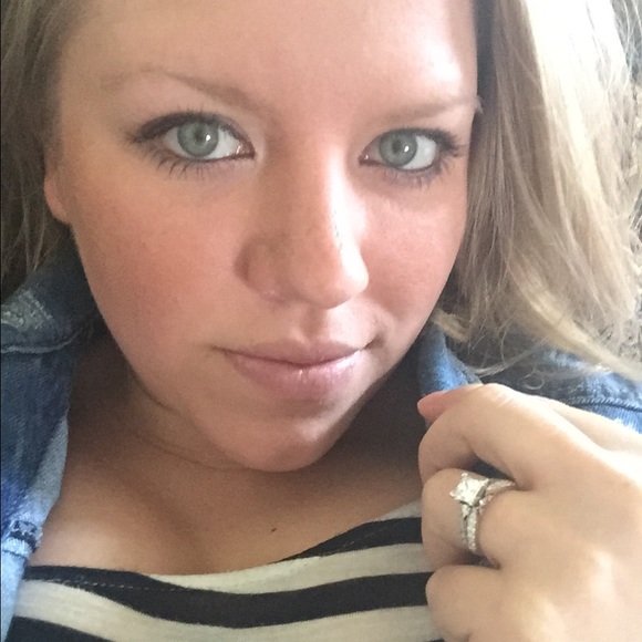 Meet your Posher, Heather - Picture 1 of 1