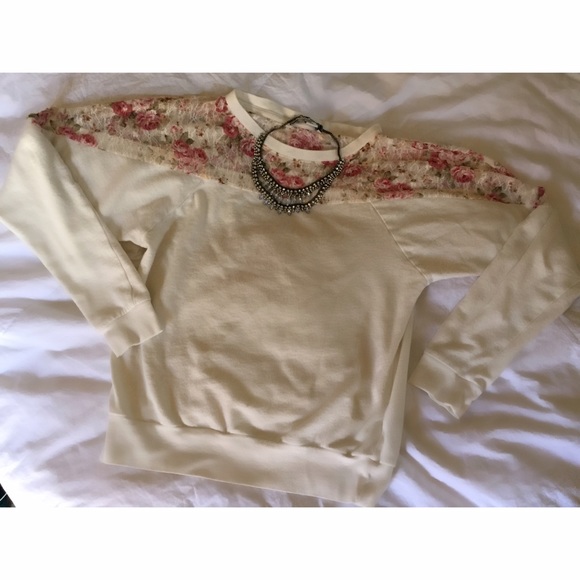 Lace floral sweatshirt🌸
